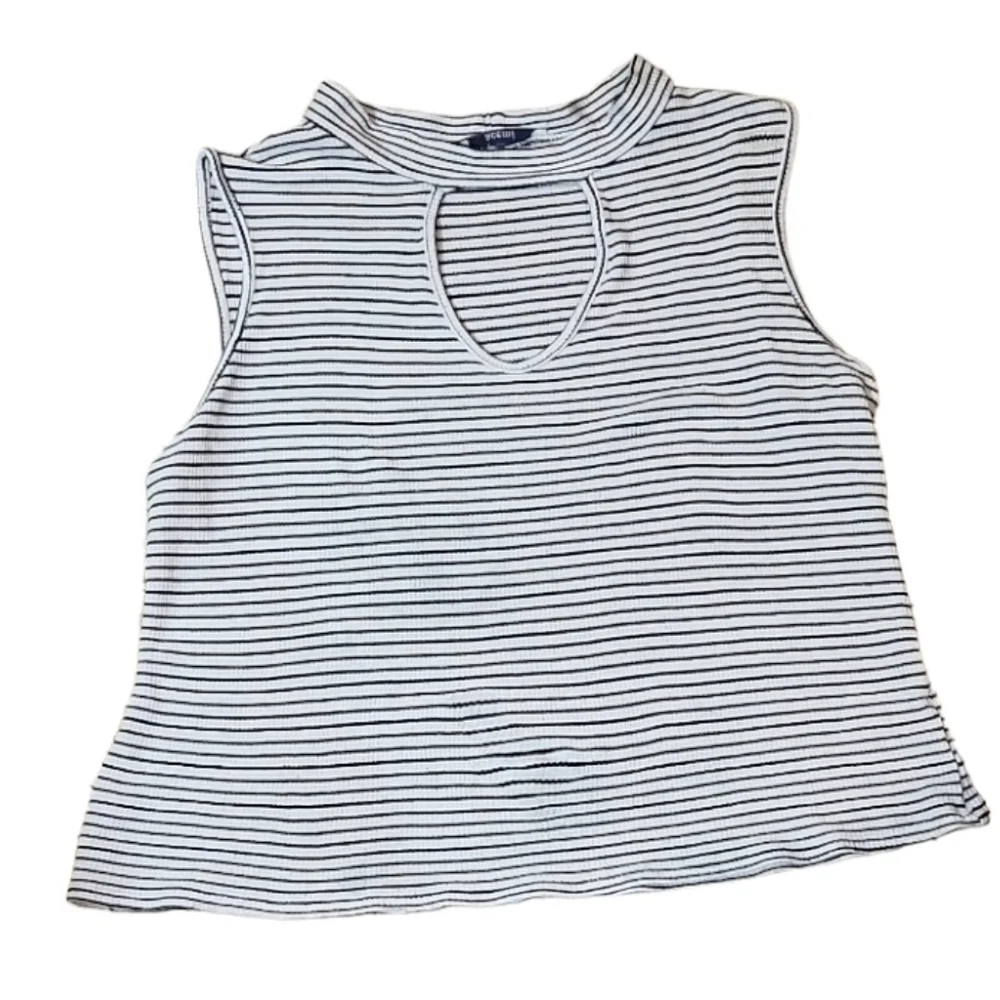 acemi Ribbed Striped Keyhole Front Top - Picture 3 of 5